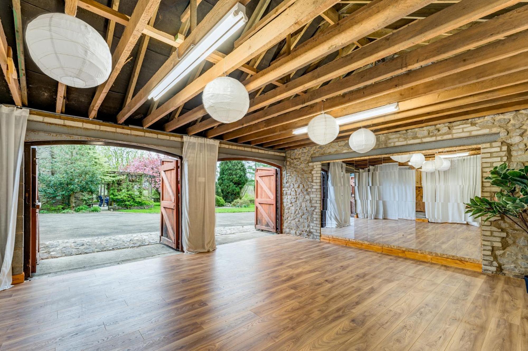 Central Malham, Sleeps 2, Private Hot Tub, Yoga Studio Extérieur photo